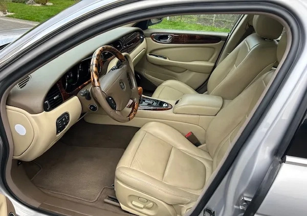 Jaguar XJ cena 42500 przebieg: 91000, rok produkcji 2006 z Radomsko małe 254